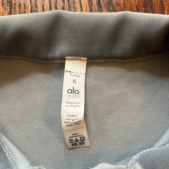 VGUC Alo cropped Velour choice polo - Picture 3 of 6